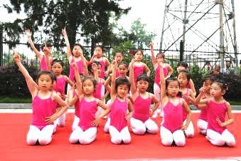 最新幼兒舞蹈展示，歡樂的自然美景探索之旅
