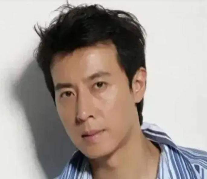 老演員于洋，自信與成就感的勵(lì)志人生，熒屏內(nèi)外都閃耀的傳奇故事