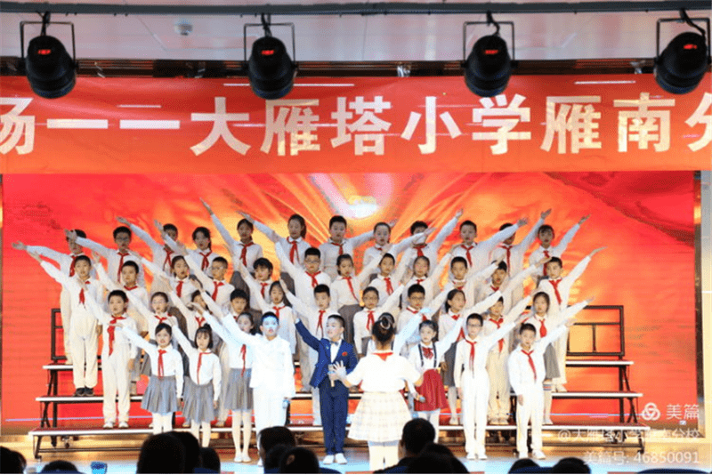 小學(xué)生愛國歌曲精選，唱響童年的愛國情旋律